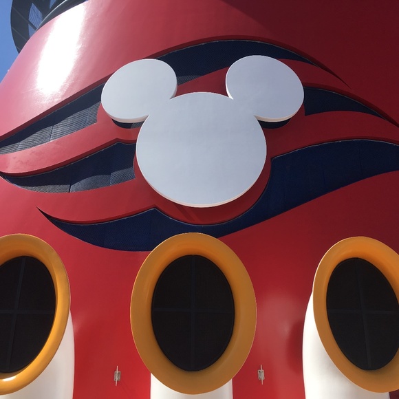 Meet your Posher, Courtney - Picture 1 of 1